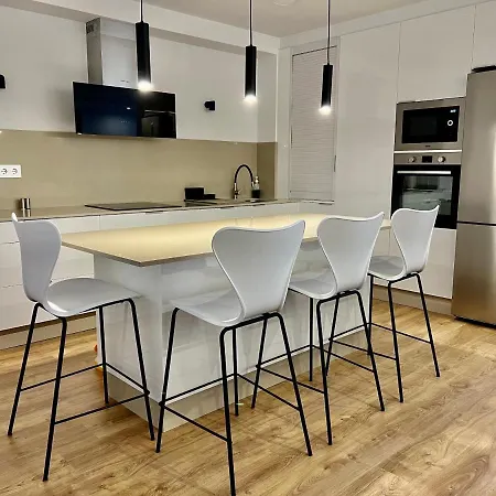 Piso Exclusivo En Centrico, Negocios, Confort * Vigo